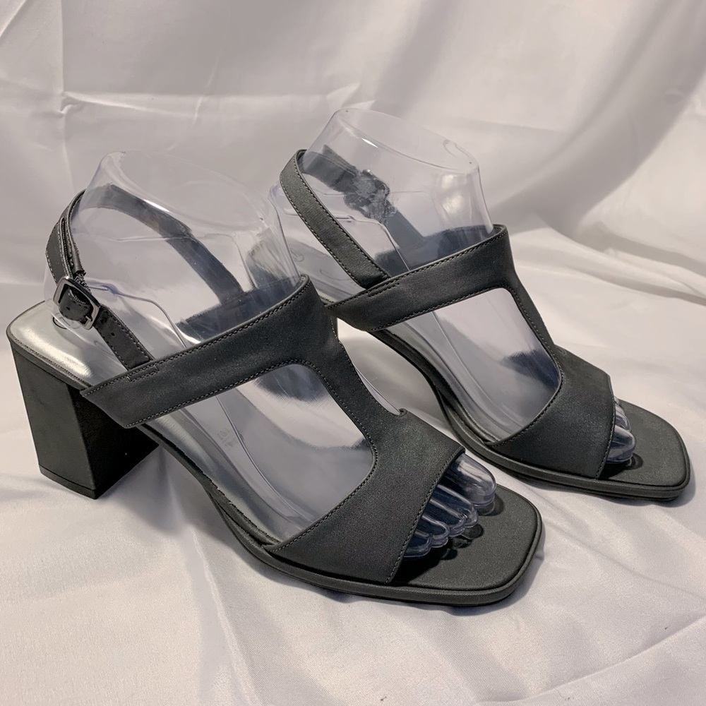 Fioni Chunky T-Strap Heel